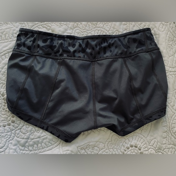 Lululemon Hot Hot Short size 6 - Picture 11 of 13